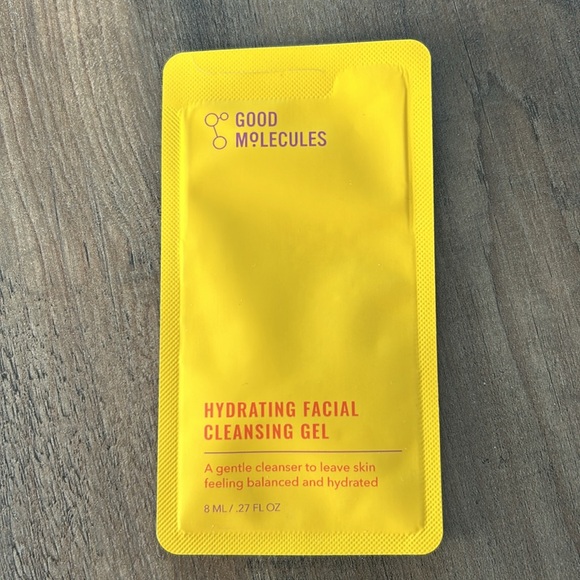 💖FREE ADD-ON💖 Skincare Sample Pack - Picture 3 of 8